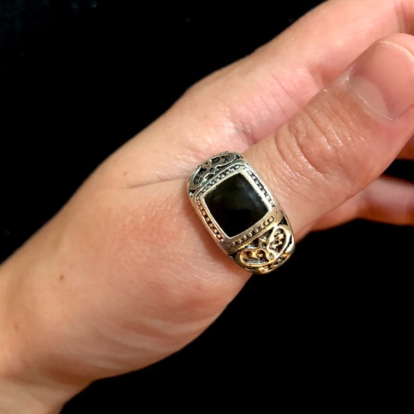 Vintage Jewelry - 925 Sterling Silver Celtic style Ring with black onyx stone